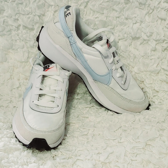 NWOT Nike Waffle Debut Women's - Picture 3 of 5